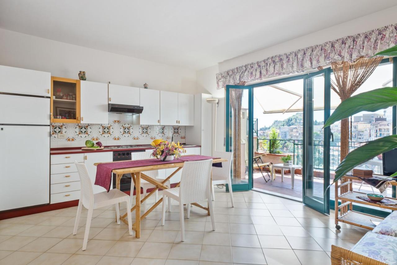 Taormina Comfortable Apartment With Terrace Buitenkant foto